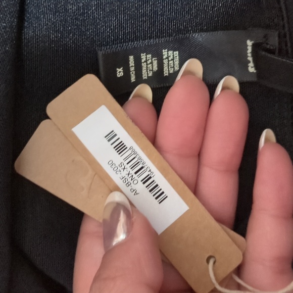 1. NWT SKIMS ALL-IN-ONE SHINE SQUARE NECK TANK ONESIE IN ONYX - Picture 3 of 5